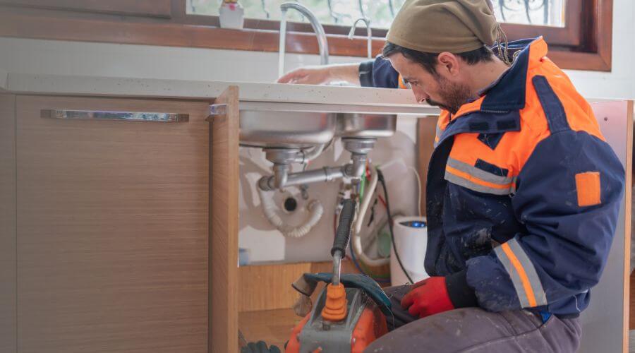 Expert burst pipe repair services in Kenedy, TX